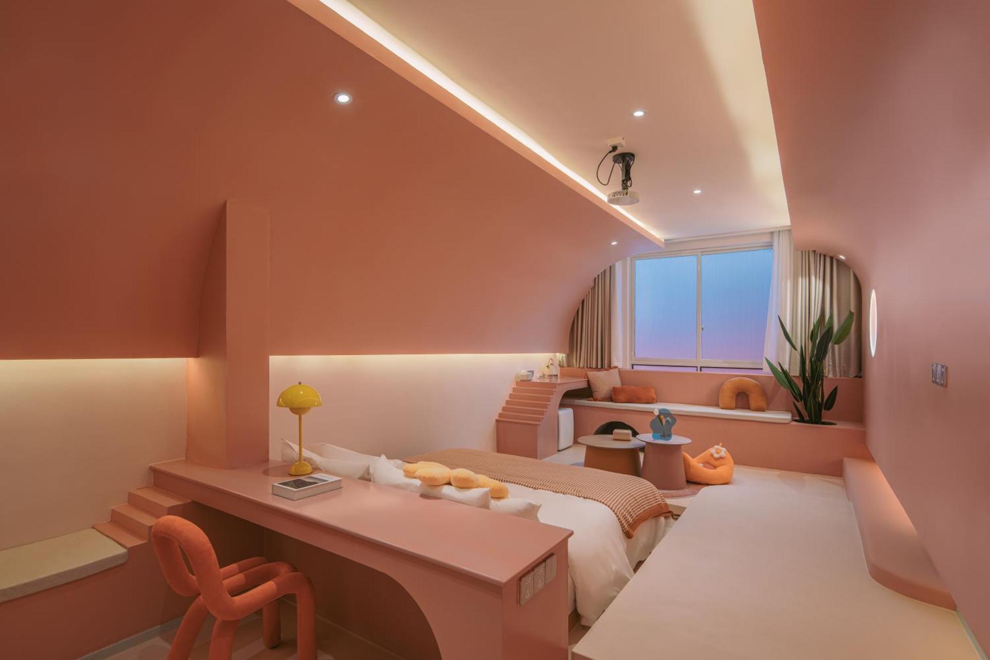 Qi Meng Rainbow Bridge Subbranch Hotel